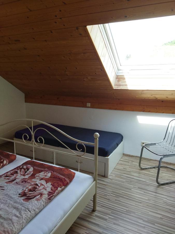Aussergewoehnliche Atelierferienwohnung Mit Balkon An Der Donau Winzer Esterno foto