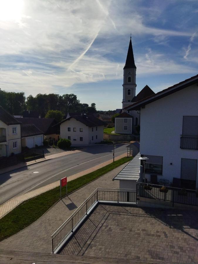 Aussergewoehnliche Atelierferienwohnung Mit Balkon An Der Donau Winzer Esterno foto